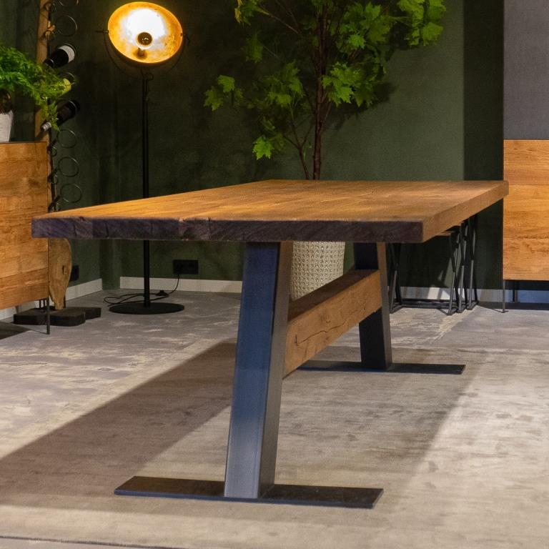 Industriële eettafel Tramonti